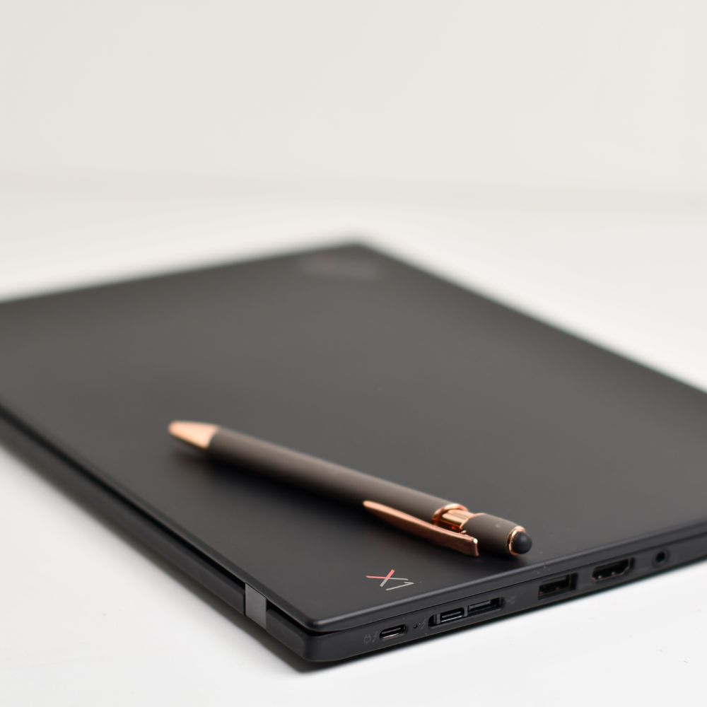 Lenovo ThinkPad X1 Carbon suljettuna