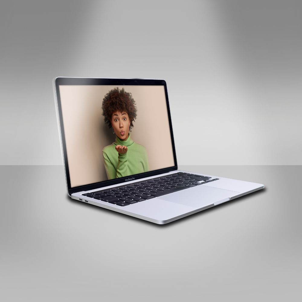 Apple MacBook Pro 13 (2020) - Image 2